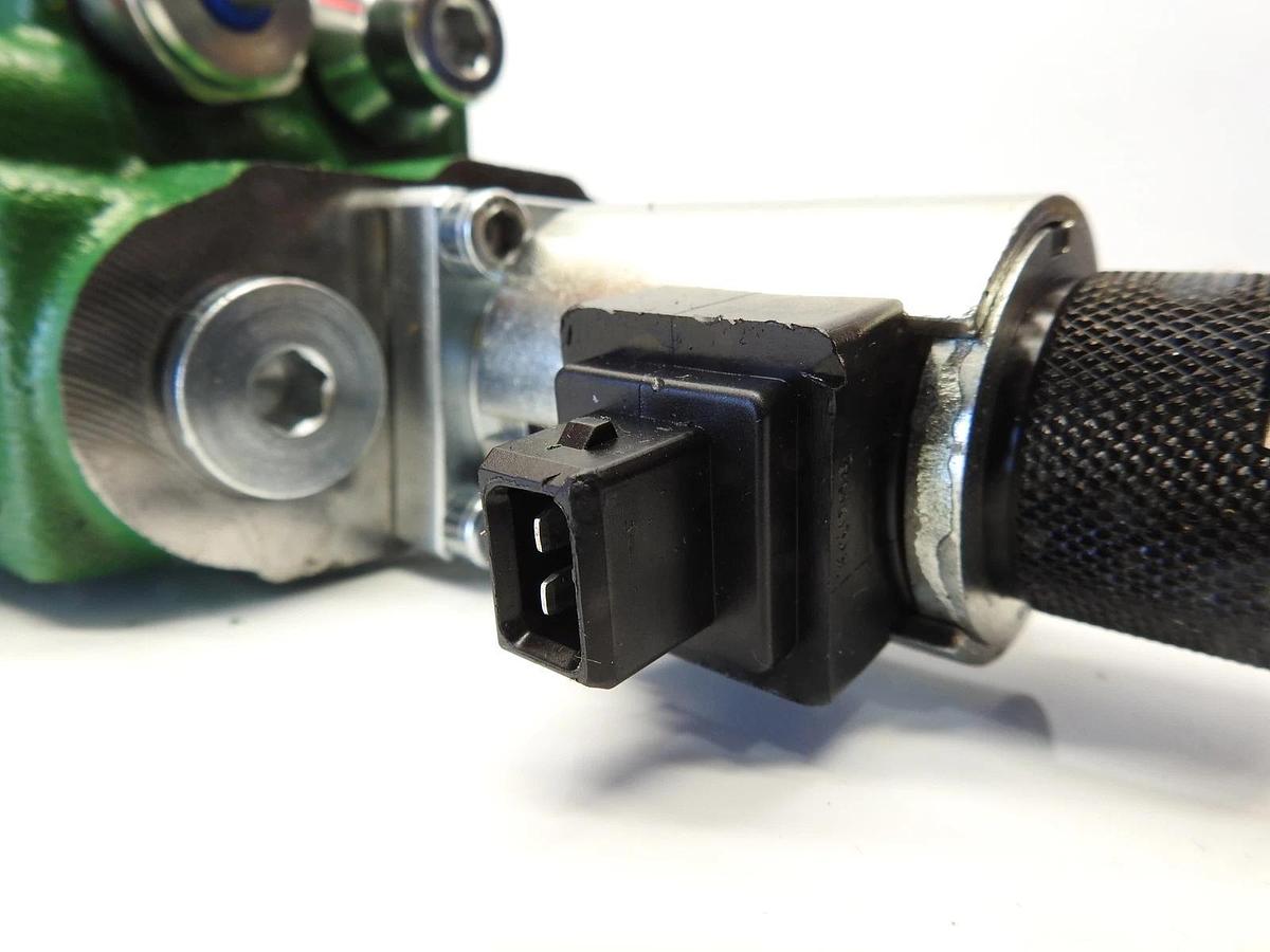 OEM John Deere SJ16056 Selective Control Valve TRACTOR 5085M 5100M 5100MH 5115
