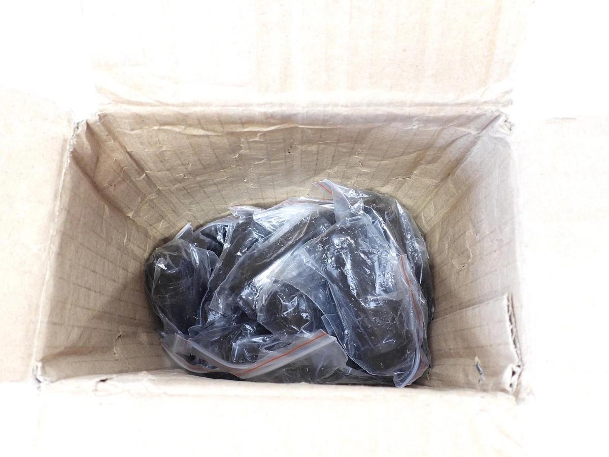 New Lug Pack - Bulge Acorn 2.40 Long (7/8) - M14 1.5 (8 Lug)(Blk)(Lugs Only)