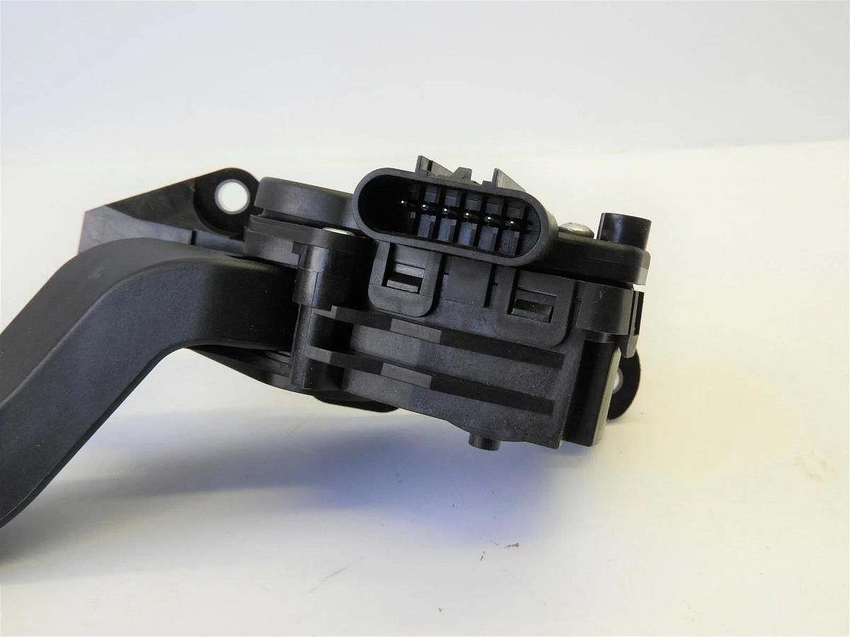APS265 Chevy Suburban Yukon Chevrolet Accelerator Pedal Position Sensor