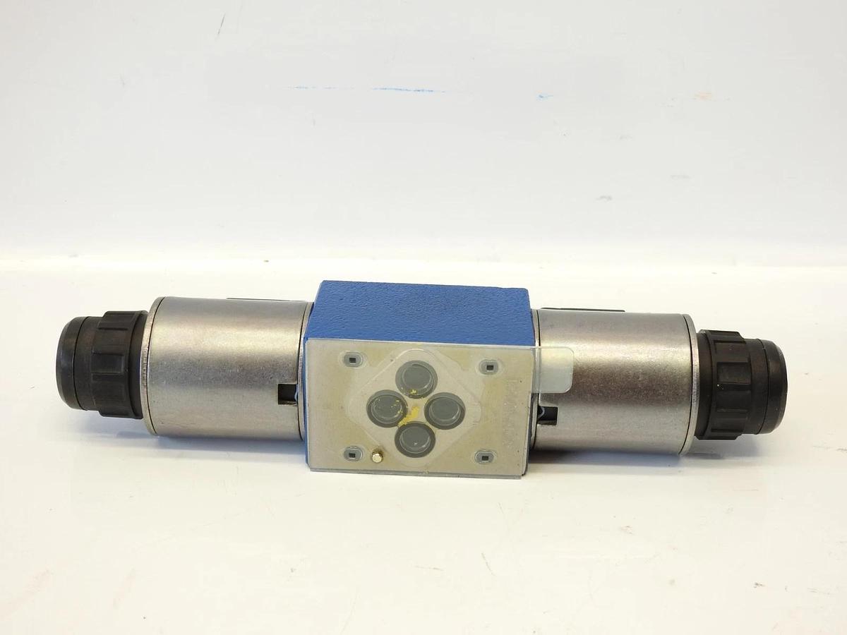 NEW OEM GENIE 41769GT (41769) Directional Valve, Rexroth R978919725