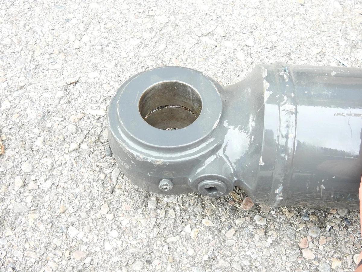 Oem Case New Holland 90488722R Hydraulic Cylinder For 586H 588H
