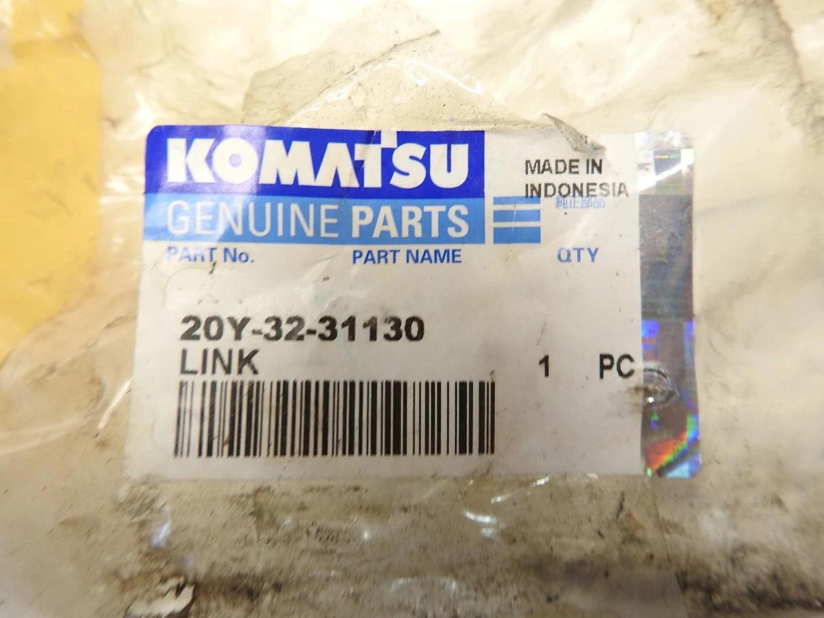 New Oem Komatsu 20Y-32-31130 link