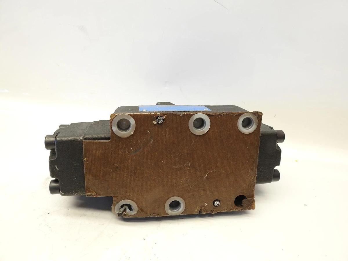 NEW Eaton Vickers DG5V-8-S-2C-M-FW-B-10 Directional Control Valve 02-329124