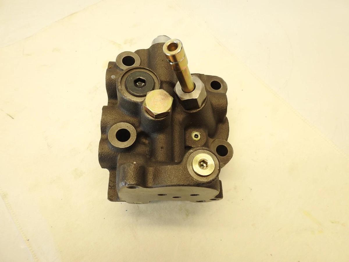New Oem John Deere LVA801073 2305 2210 Compact Tractor Rockshaft Hydraulic Contr