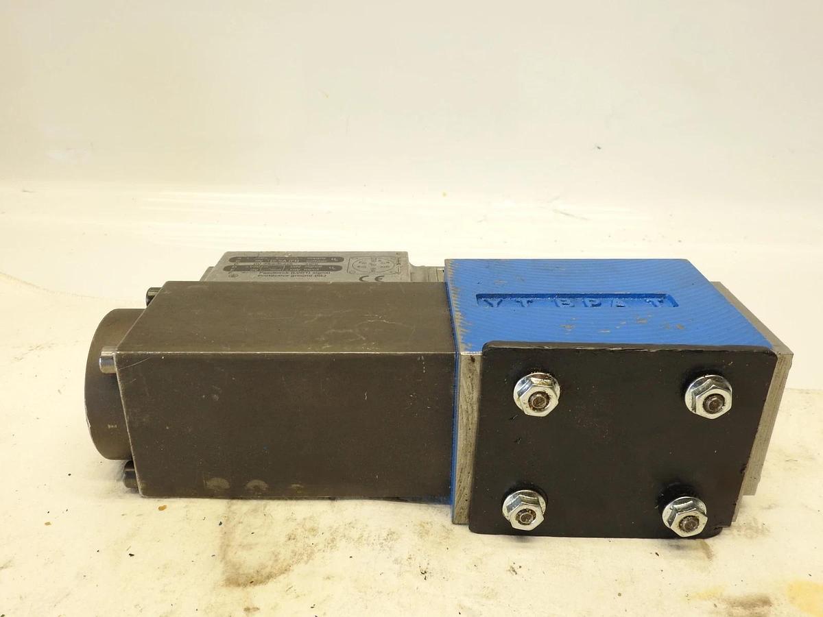 Genuine Rexroth 0811404803 Hydraulic Proportional Valve 4WRPEH-10-C4-B100L-20/G2