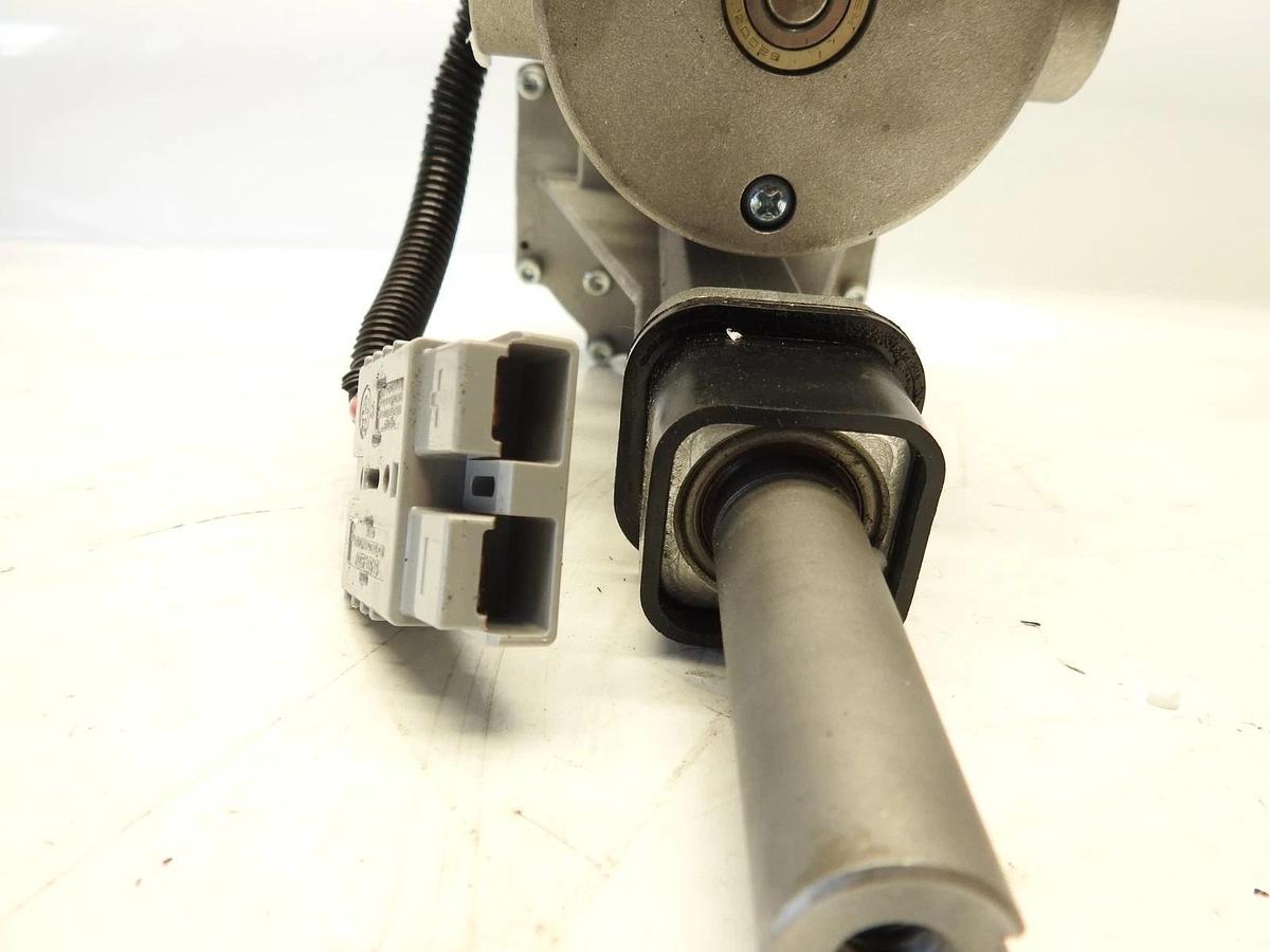 New Nidec Drive Systems SMD005 Transaxle 2435 RPM 36VDC  6 Amps .22HP  244126438