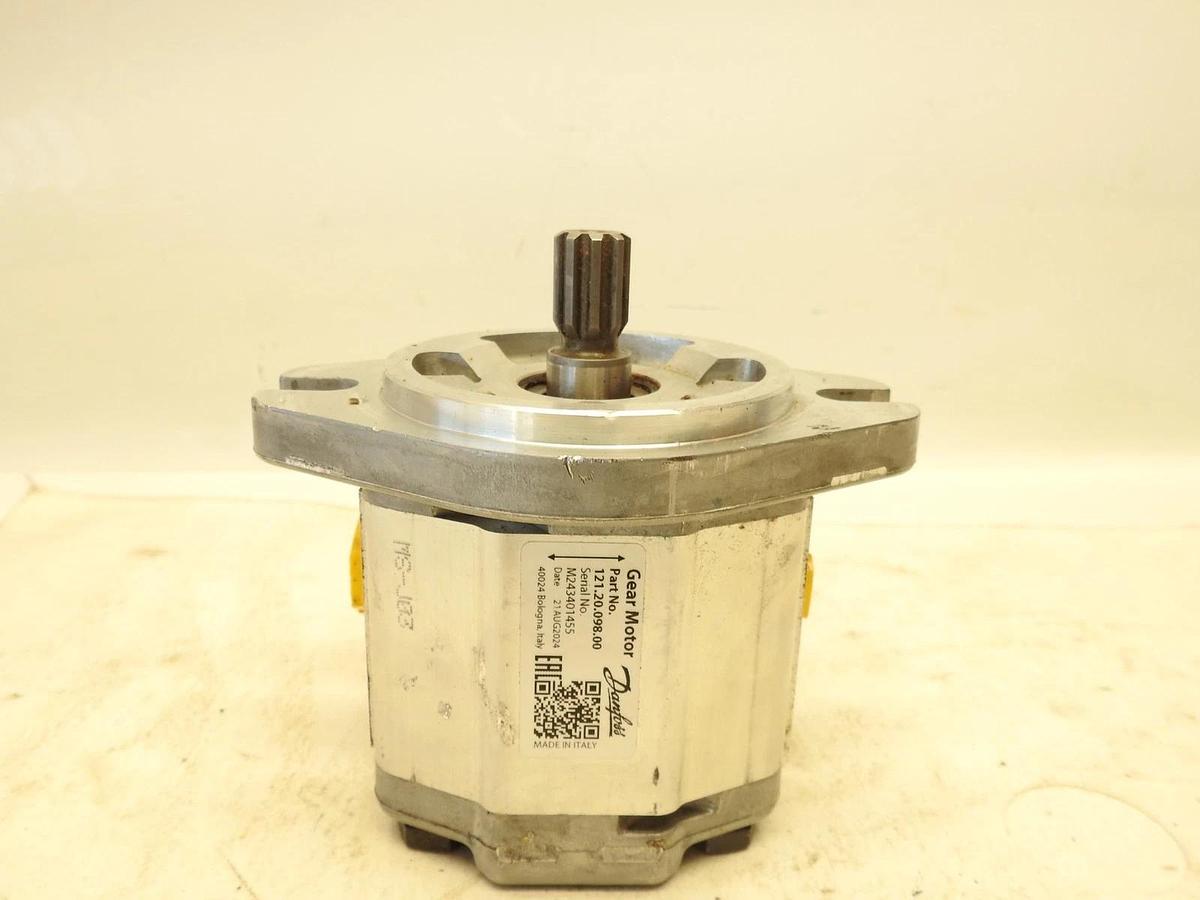 New Oem Danfoss 121.20.098.00  Hydraulic Gear Motor GR2 Bidirect Fixed Displ SNM