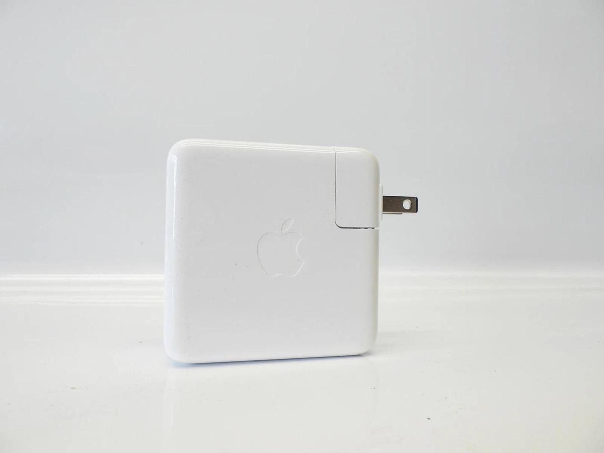 OEM 2017 2018 2019 APPLE 13" MacBook Pro Touch Bar AC Adapter Charger A1718