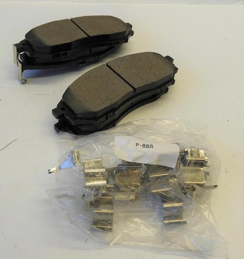 Front Disc Brake Ceramic Pads for 2008 2009 2010 2011 2012 Infiniti EX35