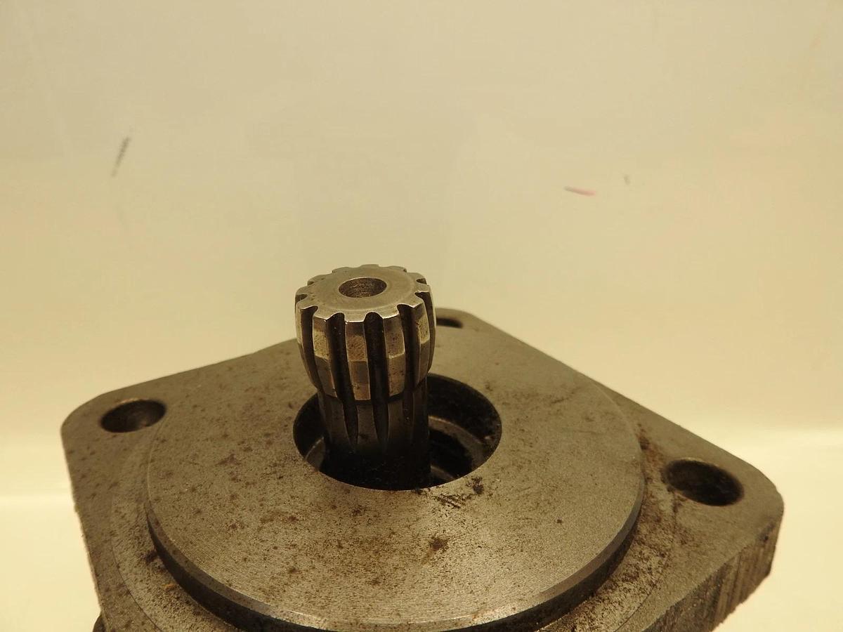 New Danfoss White Hydraulic Motor 56773044.3532978 11221988 350130s810bzaamup