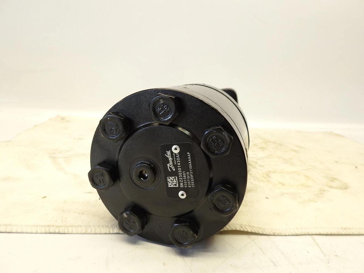 Oem Danfoss White Drive Hydraulic Motor 255320F3010AAAAA 83071819