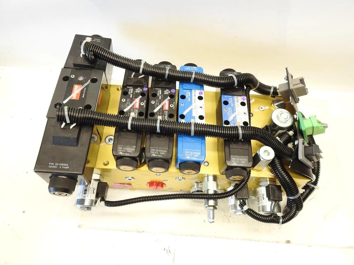 New Oem CASE CNH 51593066 MCD-7695 300230 Hydraulic Control Valve Manifold
