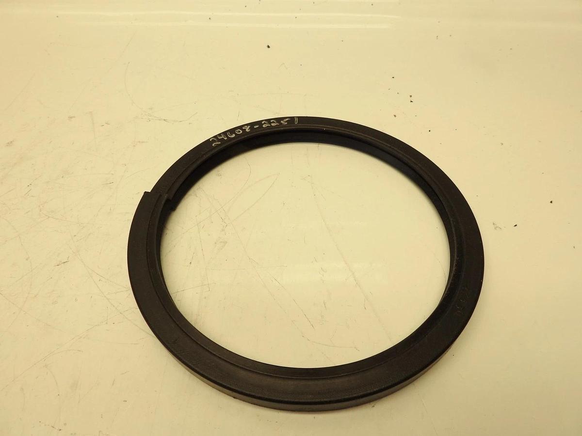 Garlock 24608-2251 Oil Seal 5.625 in Shaft Dia. 6.625 in OD, 0.437 in