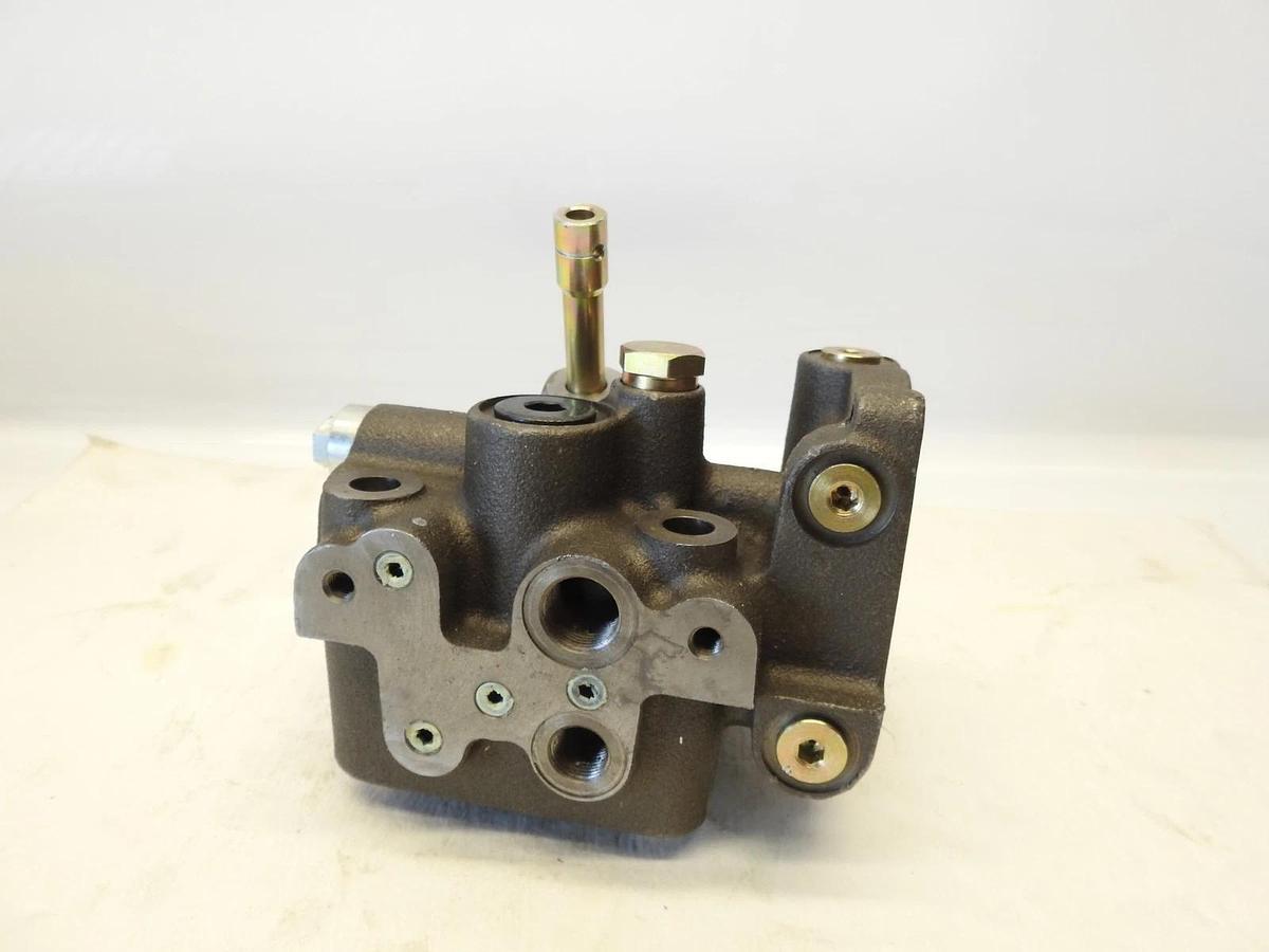New Oem John Deere LVA801073 2305 2210 Compact Tractor Rockshaft Hydraulic Contr