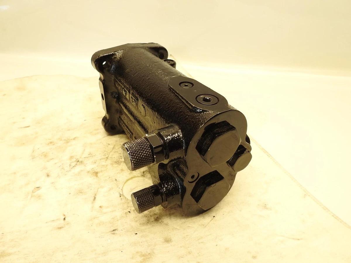 New Oem John Deere RE589625: Control Valve