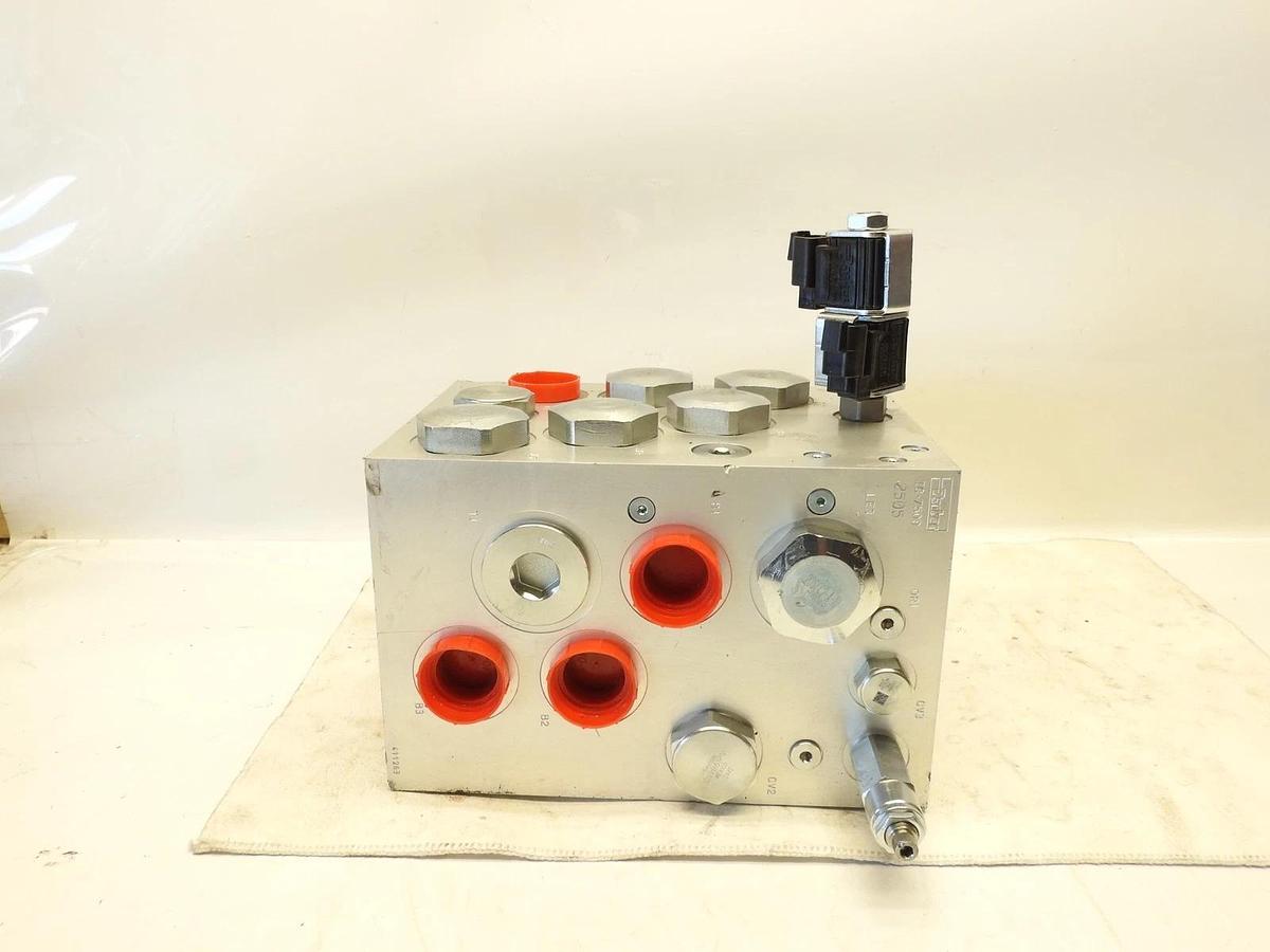 New Oem Parker IC-7509 243D Hydraulic Manifold Includes Valves & Solenoid