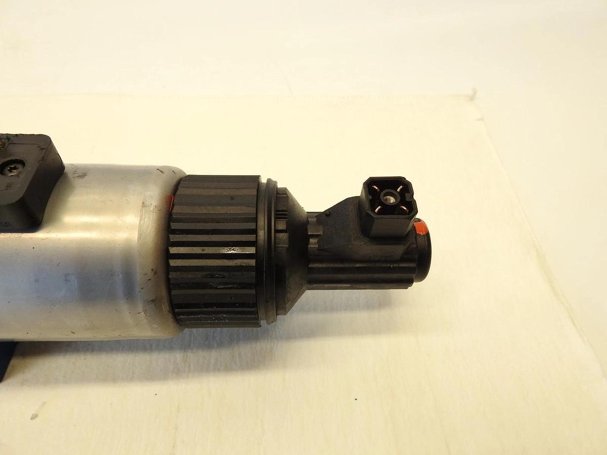 New Oem Rexroth R901071941 4WRE10E3-75-2X/G24K4/V-660 Hydraulic Proportional Dir