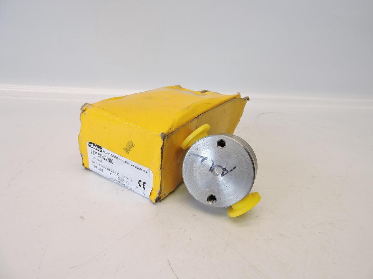 Parker 71215SN2VN00 Solenoid Valve 24 Volts DC 10 Watts New