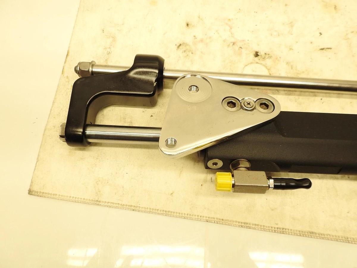 New Oem Mercury Outboard 8M0184532 Hydraulic Cylinder Counter Rotation P/S Port