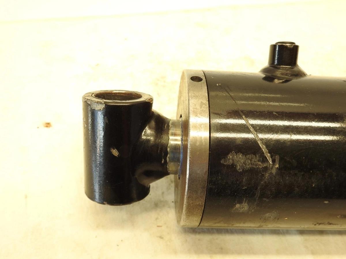 New Douglas Hydraulic Cylinder CYL-3005.5-45-1 111582