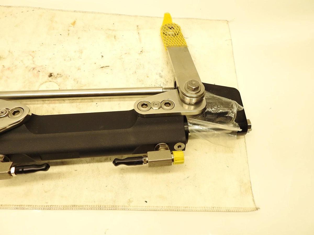 New Oem Mercury Outboard 8M0184532 Hydraulic Cylinder Counter Rotation P/S Port