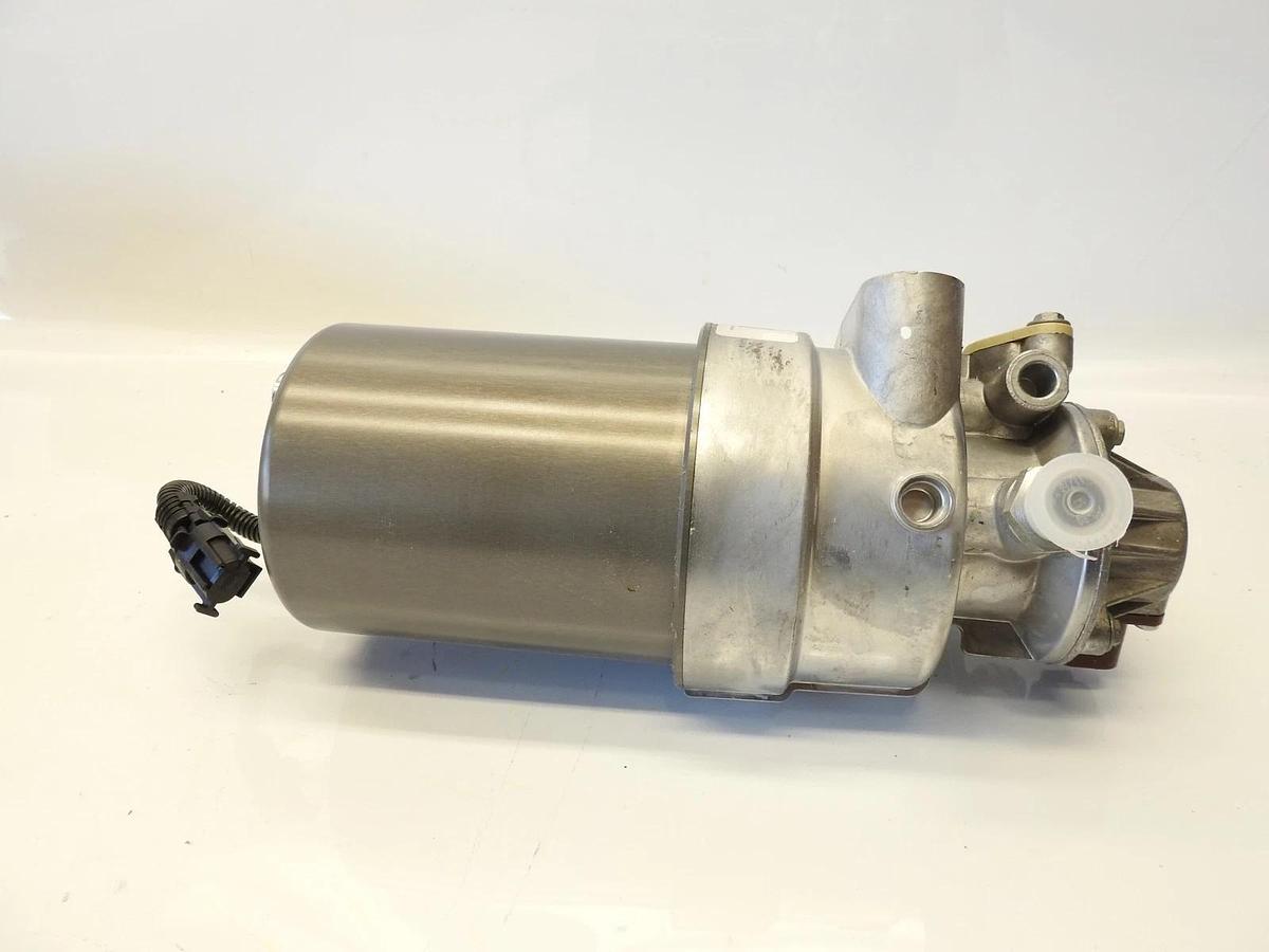 New Oem John Deere Filter Head DZ112085