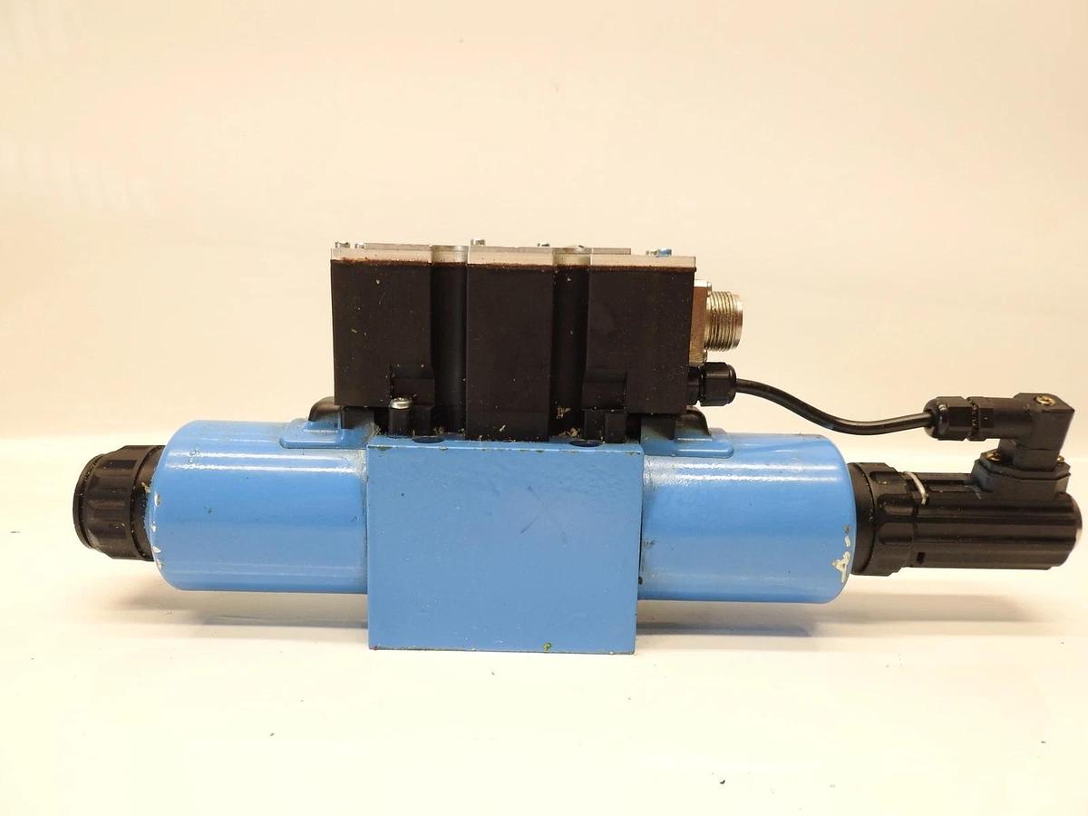 New Oem Bosch Rexroth R900927235 24VDC 4/3 4WREE10V50-22 G24K31/A1V Proportional