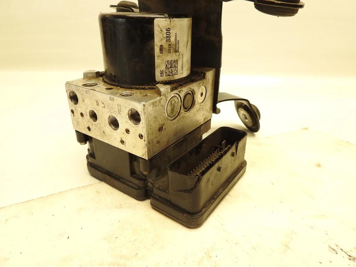 AS IS OEM 17-18 Cadillac XT5 ABS Anti-Lock Brake Pump Module Unit 84088015