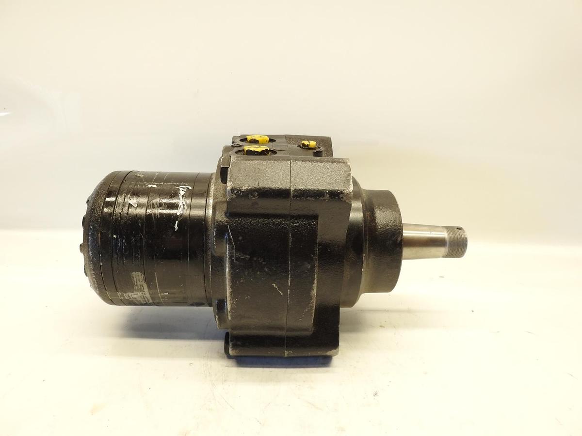New Oem John Deere AUC18555: Front Wheel Drive LH Hydraulic Motor