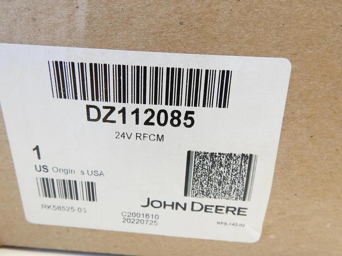 New Oem John Deere Filter Head DZ112085