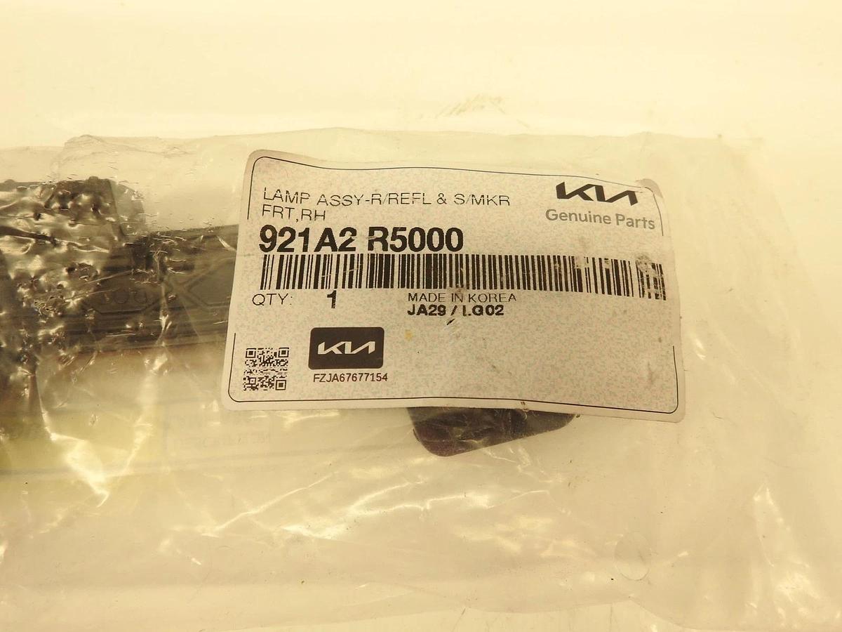 New Oem Kia 921A2-R500 Reflector For 2021-2023 Kia Sorento
