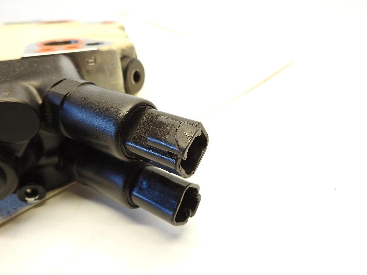 AS IS OEM Rexroth R901455221 2504301504 Control Valve Section
