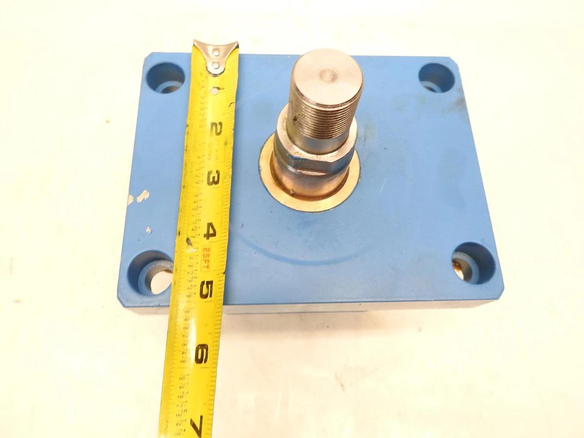 New Rexroth 4 Bolt Hole Hydraulic Cylinder Threaded Shaft