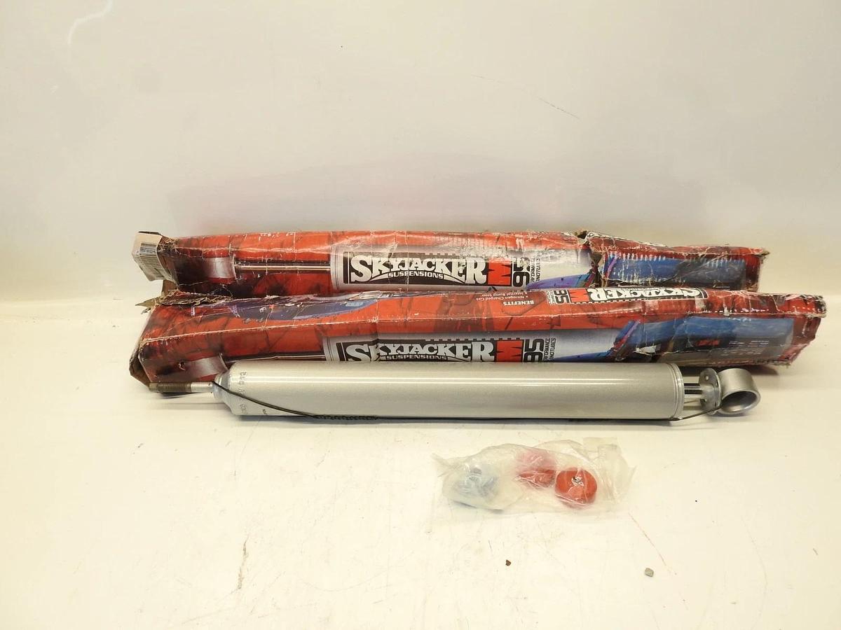 Skyjacker M9559 M95 Performance Rear Shock Absorbers Set for 77-03 Ford F-150