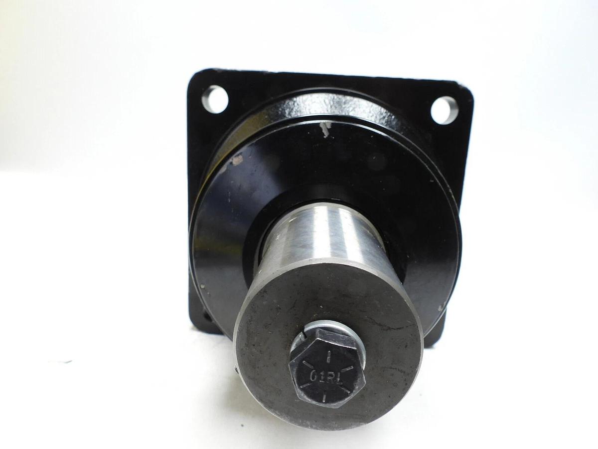 New Danfoss Hydraulic Motor SNY213002202 2.25" Keyed Shaft 4-Bolt Flange 1120325