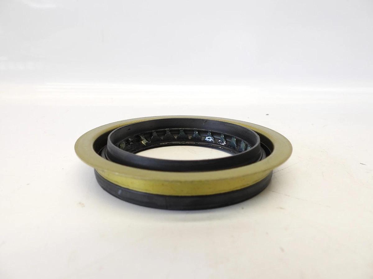 Lot Of 2 Differential Pinion Seal National 710506