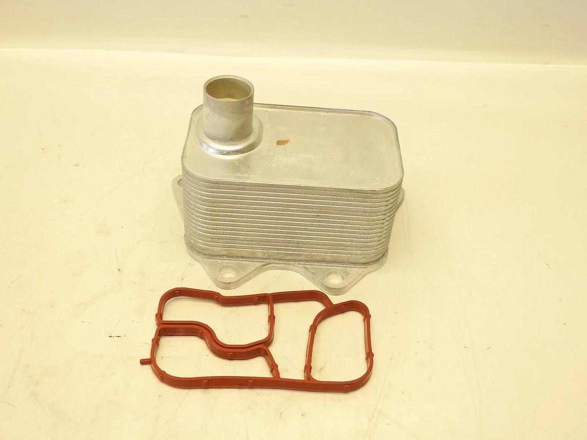 Engine Oil Cooler for Audi A3 A4 TT Quattro VW Arteon Golf Golf R GTI
