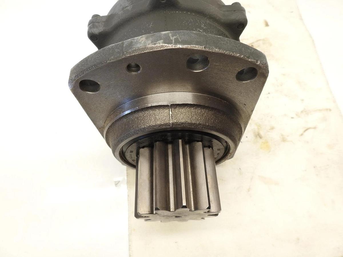 New Oem Bobcat 7025615 PCR-3B-12A-P-9464A SLEW MOTOR