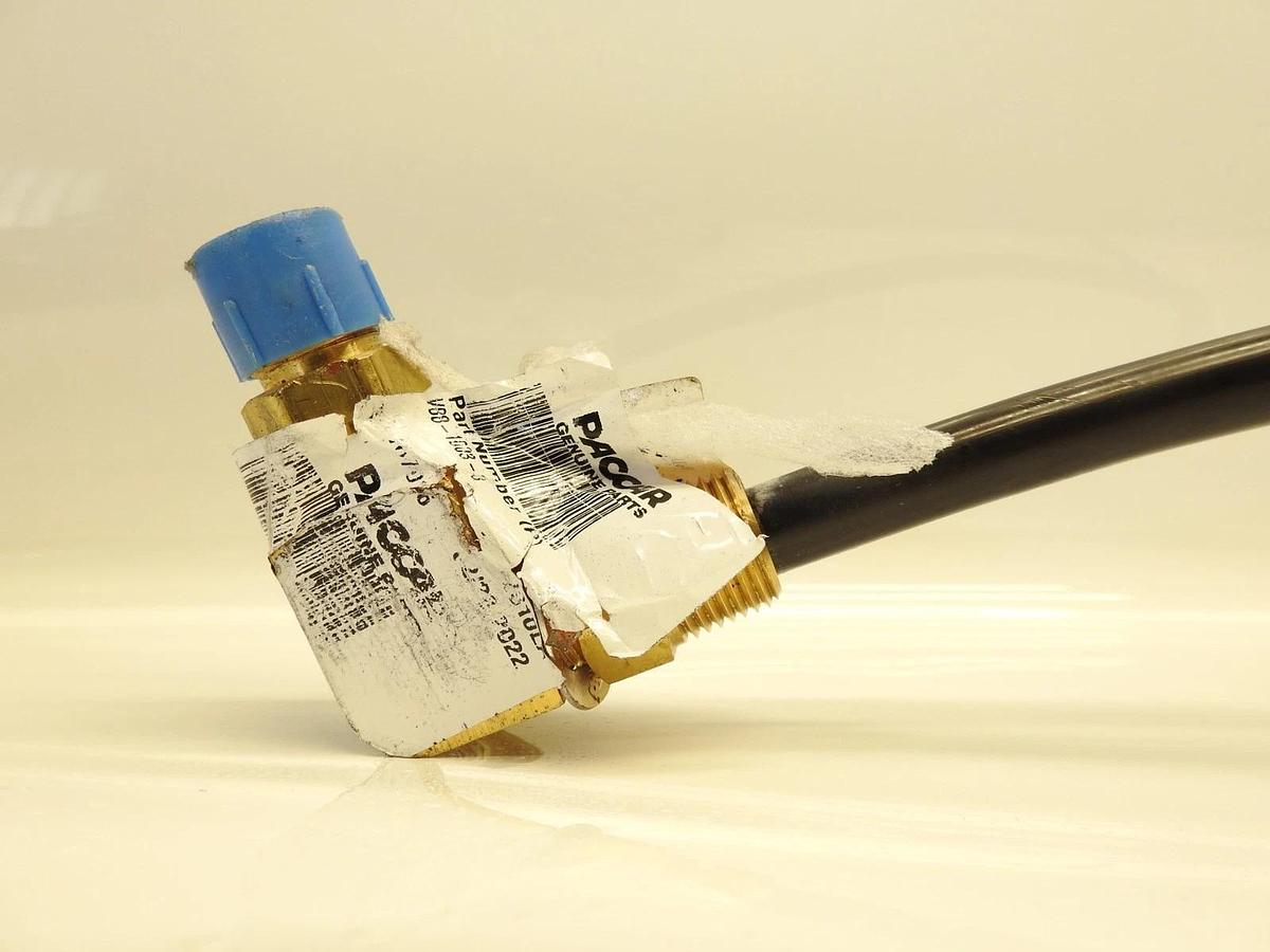 OEM Paccar V88-1003-3 Dynacraft Fuel Draw Tube Assembly #8 W/90