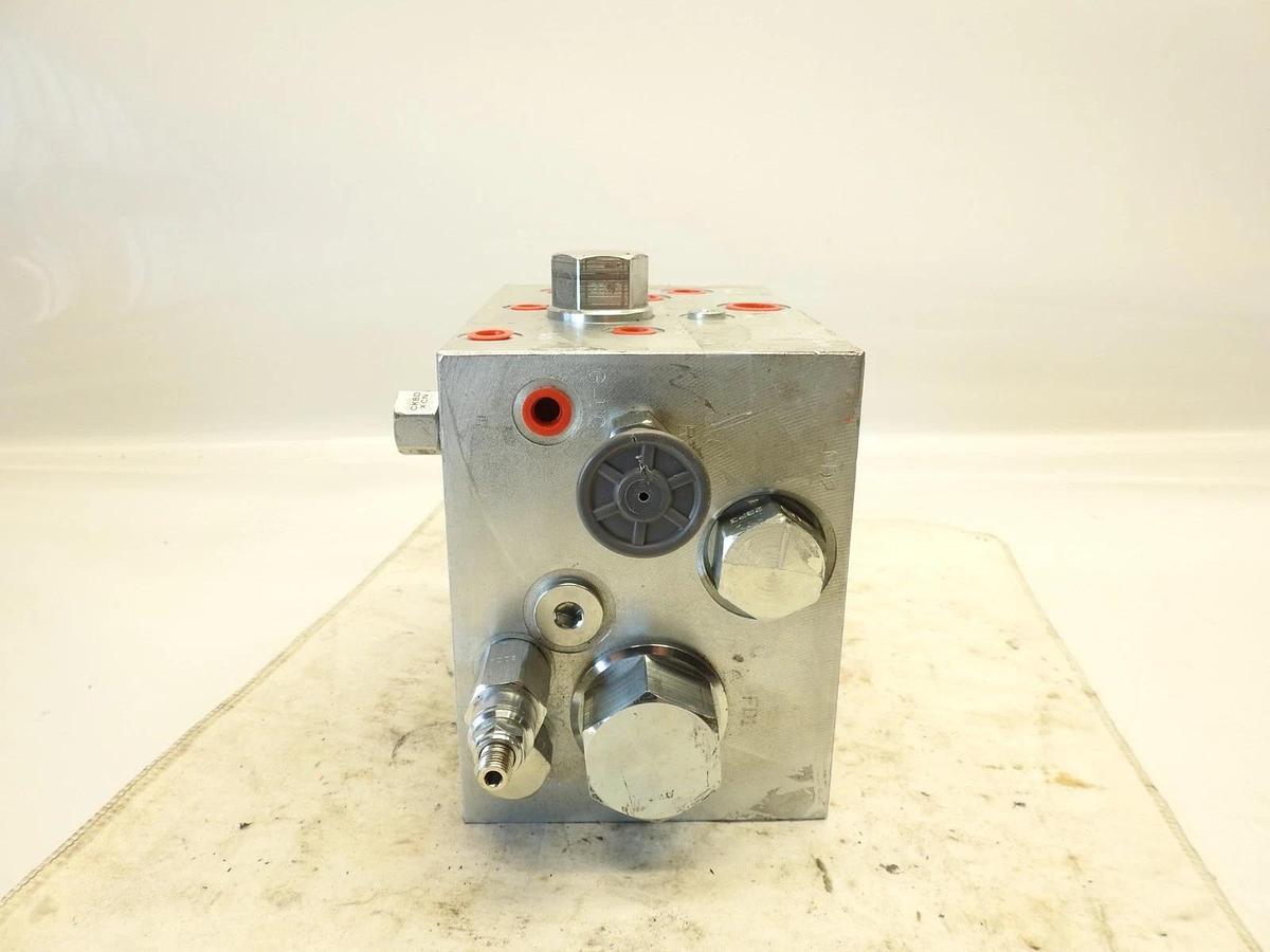 New Genuine Sun Hydraulics B606-200-B03 2AU3-A2 Hydraulic Control Valve