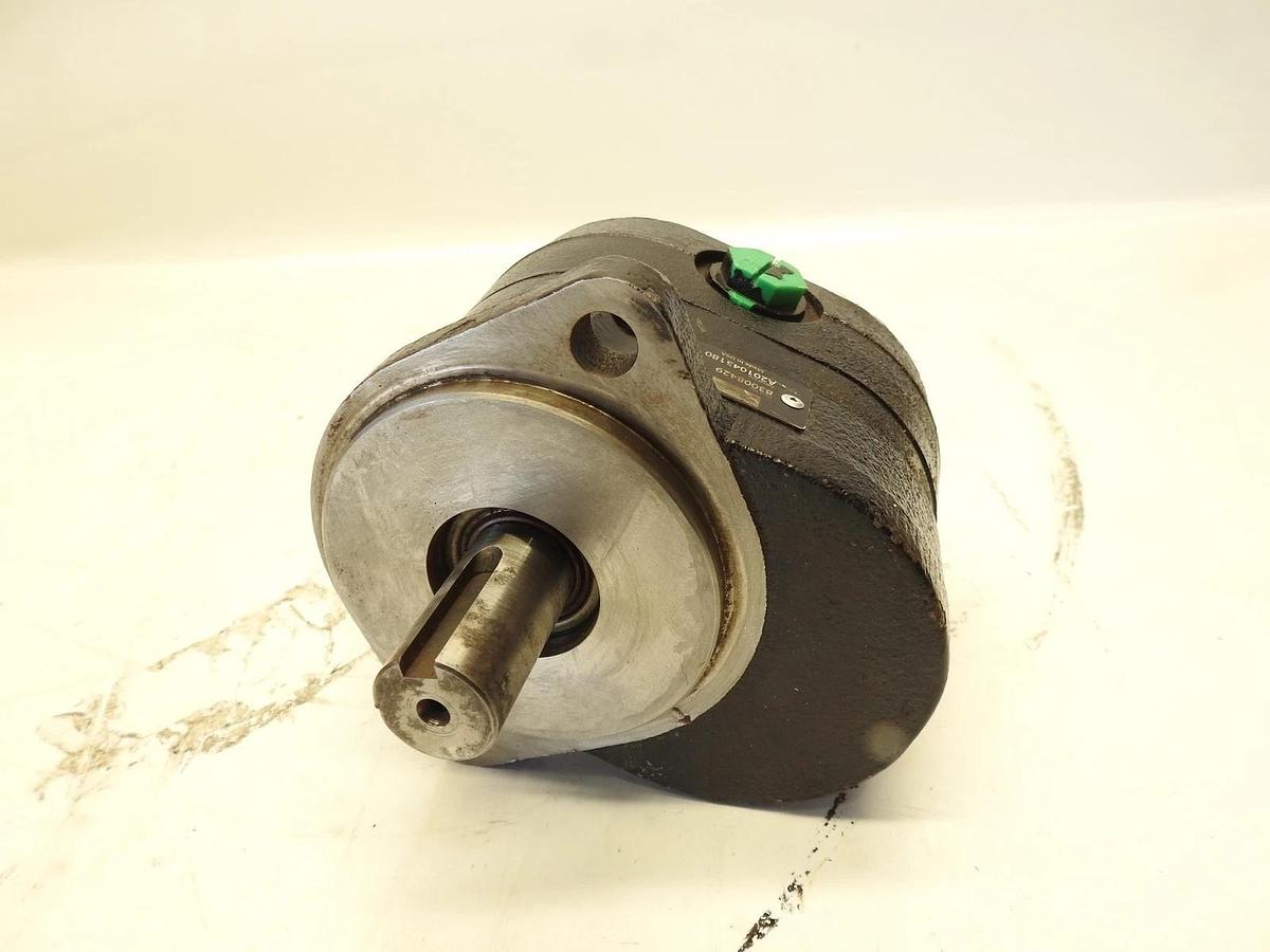 NEW OEM DANFOSS 83008429 GEAR PUMP-RH, SINGLE DISPL A201043180