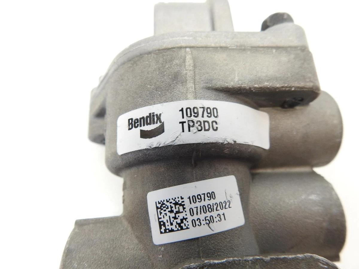 Genuine BRAND NEW Bendix Tractor Protection Valve TP-3DC 109790 065706109790