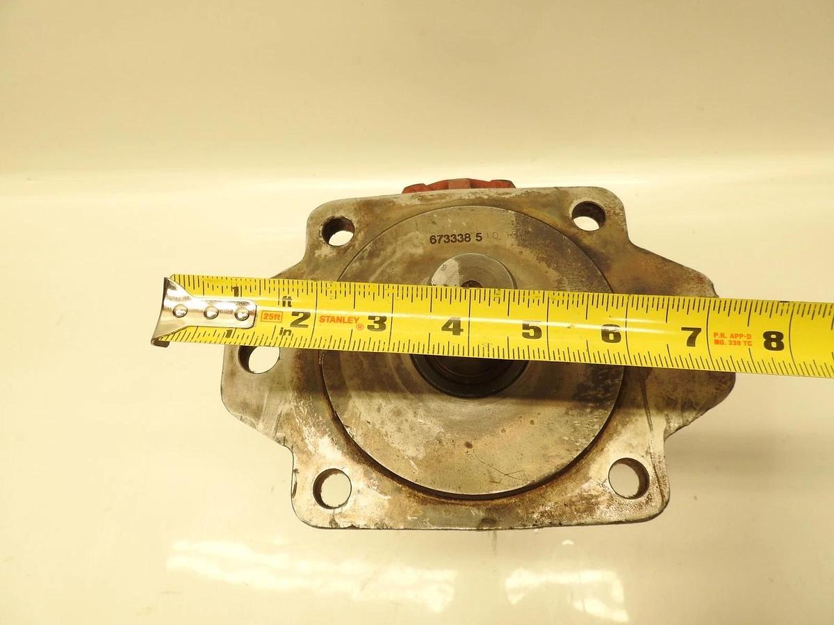 New Geartek 720898 Hydraulic Pump Keyed Shaft
