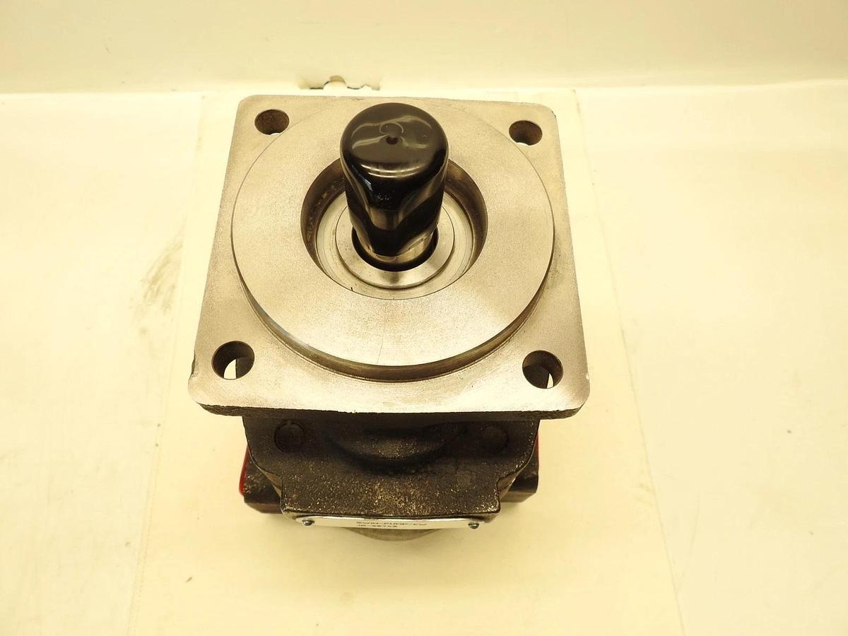 New SWIN-PUMP-CW  JR-38743 Hydraulic Pump 4 Bolt Hole Keyed Shaft