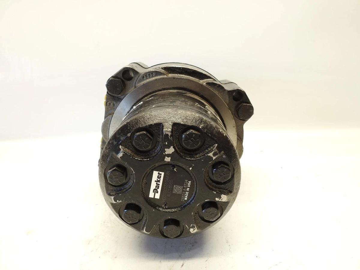 New Oem John Deere AUC18555: Front Wheel Drive LH Hydraulic Motor