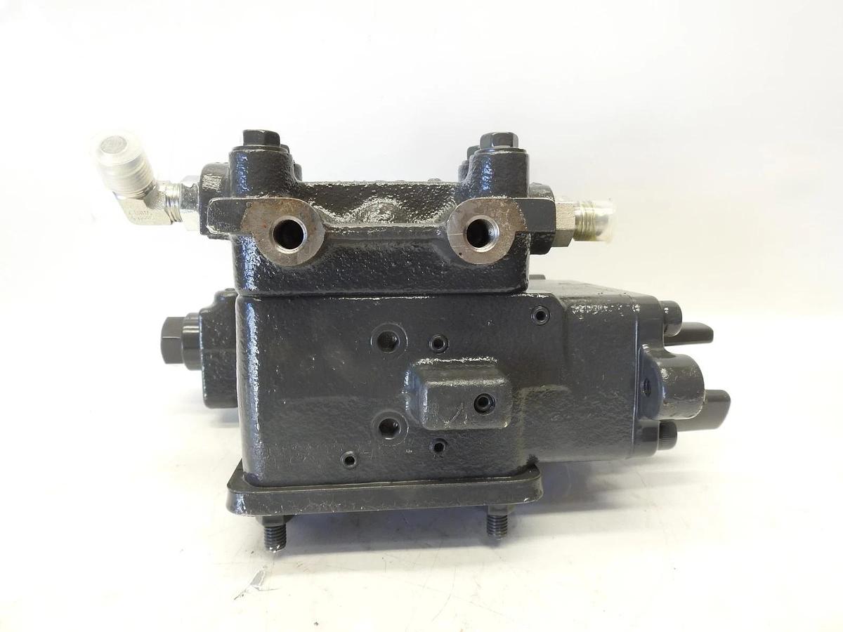 New Genuine OEM Kubota Loader Hydraulic Valve 7J441-78128 FlF43 Stack