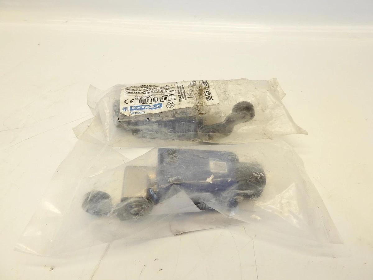 2PK Telemecanique Sensor Limit Switch XCMV2125D44RVSR