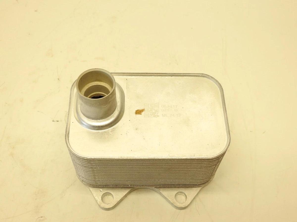 Engine Oil Cooler for Audi A3 A4 TT Quattro VW Arteon Golf Golf R GTI