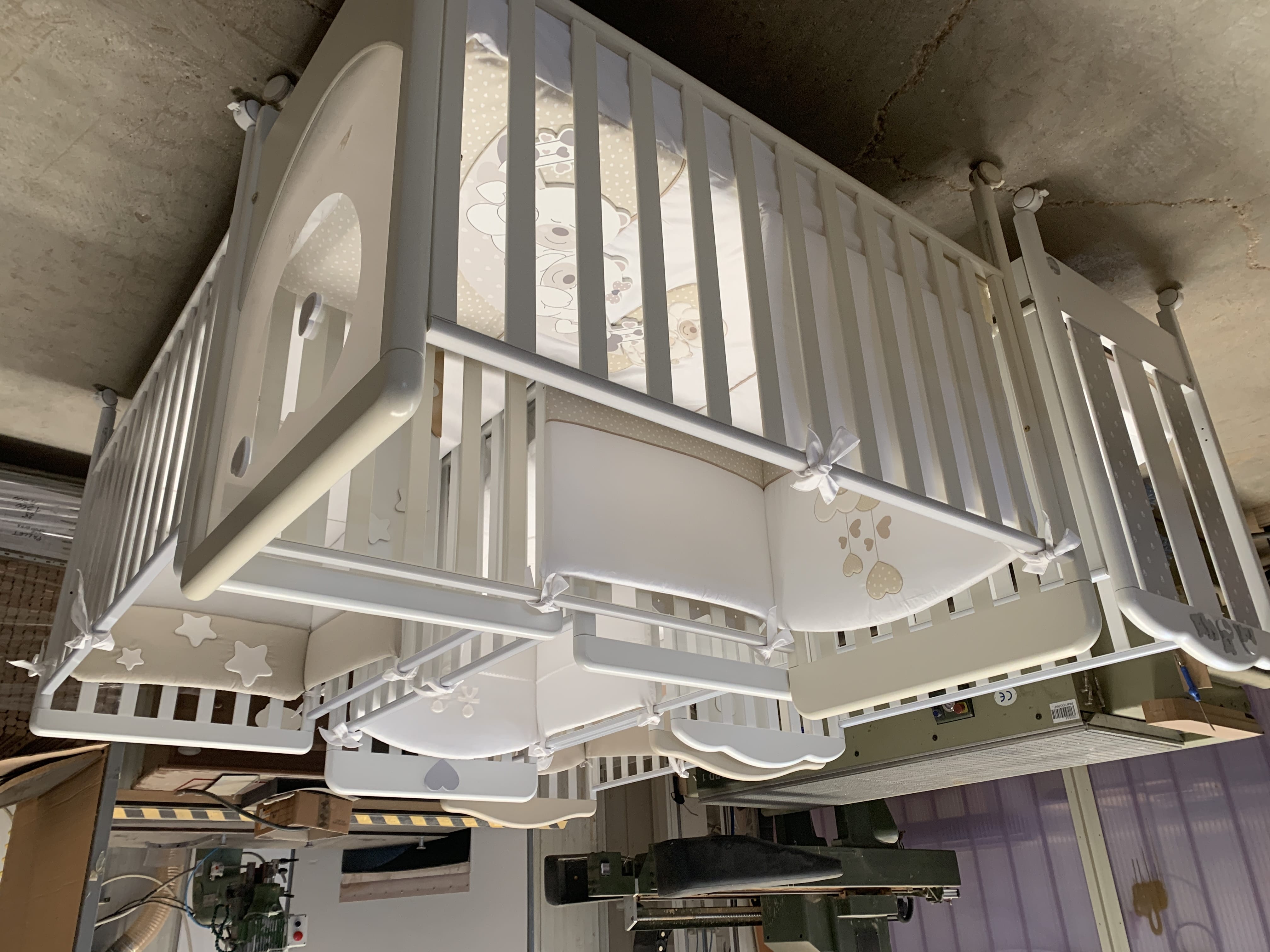 Usato Magazzino completo di una fabbrica di produzione lettini di alta qualità