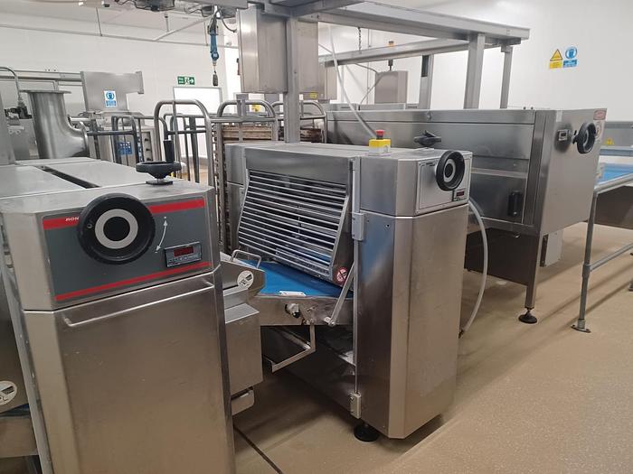 Used Rondo Doge  Industrial smart line / 90deg turn / compact line / tray loader / tray feed conveyor